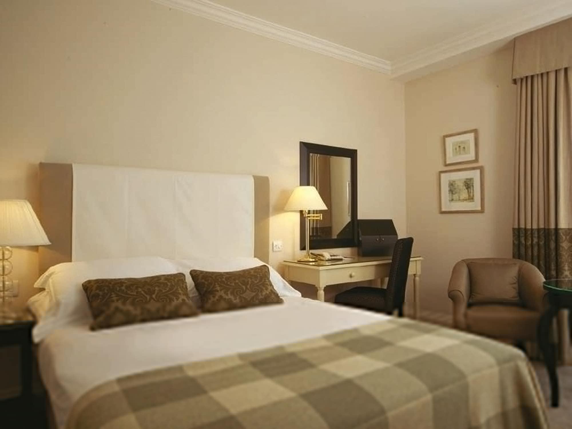 Macdonald Frimley Hall Hotel & Spa Camberley Bagian luar foto